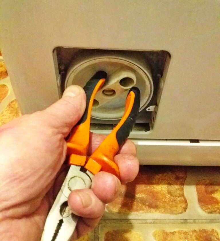 Не выкручивается сливной фильтр
